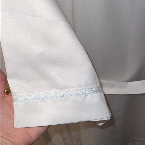 Apt 9 Mrs. Robe - Picture 3 of 5